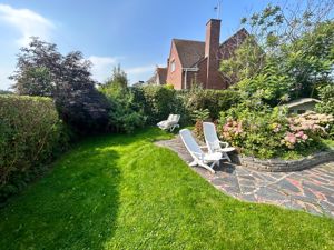 Photo 25- click for photo gallery